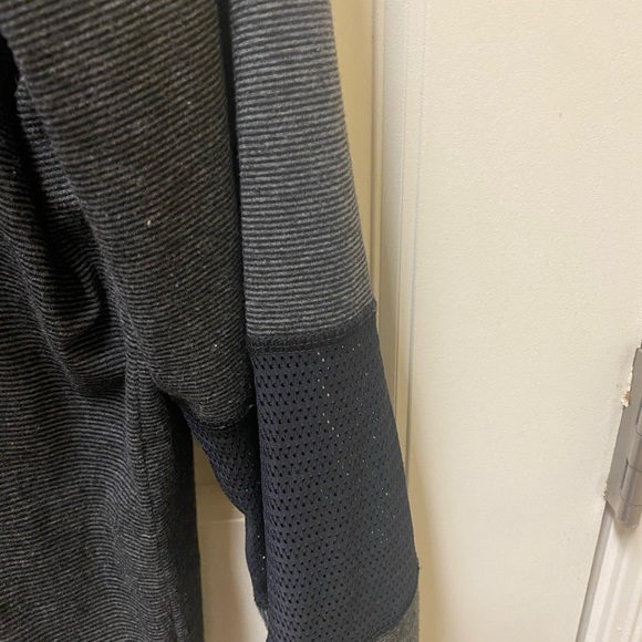 Avia-Black/Gray-Workout top-Mesh sleeve details - Picture 3 of 4